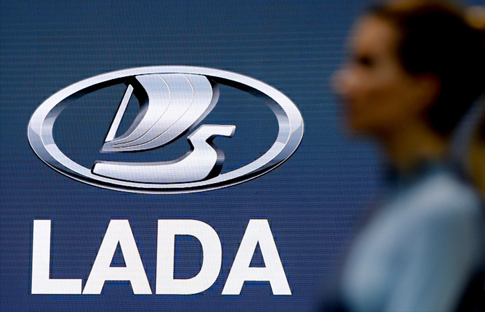 "АвтоВАЗ" выпустит менее зависимые от импорта версии Lada