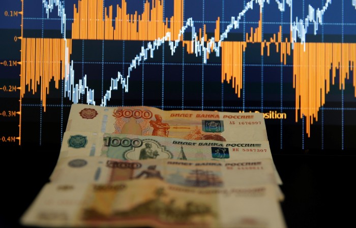 Рынок акций РФ упал на вечерних торгах из-за эскалации геополитических рисков